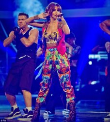 article-2150426-134F94A7000005DC-300_634x701