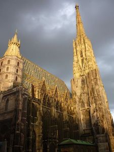 440px-Stephansdom_Dach_und_Turm